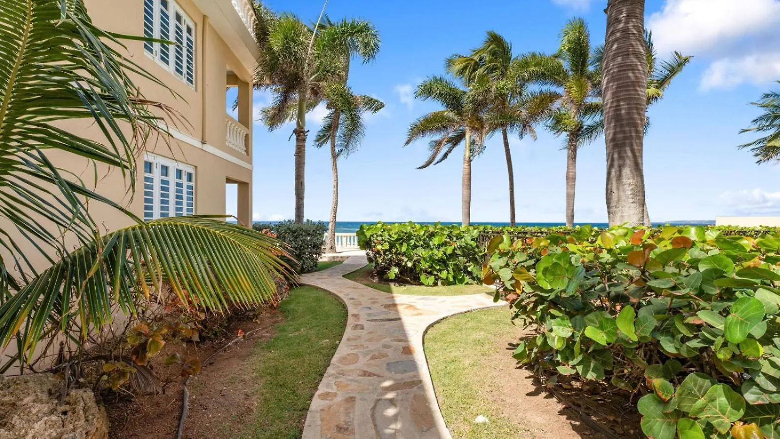 Beachfront Getaway At Ocean View Castle Condo Aguada Apartment